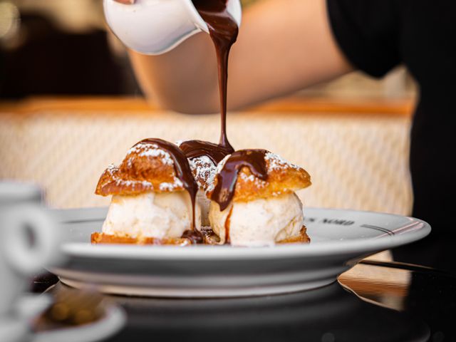 Terminus Nord Profiteroles au chocolat chaud